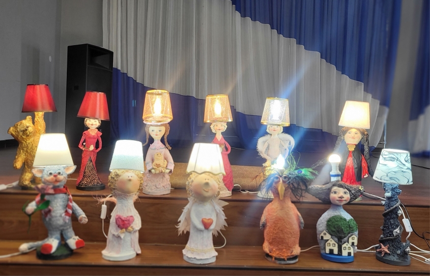 Члены ППО Нефтеюганских электрических сетей изготовили настольные лампы с «характером»