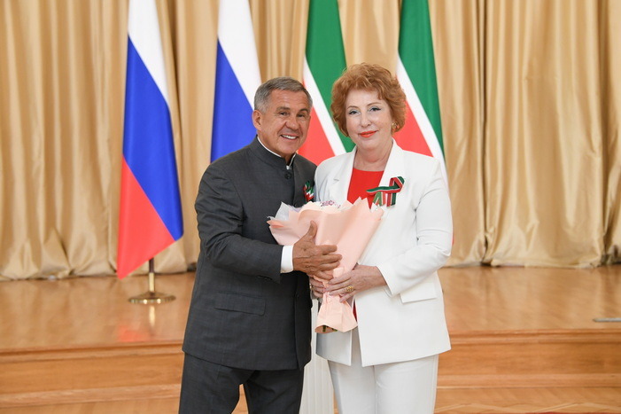 Председателю Татарстанской организации профсоюза госучреждений вручили государственную награду