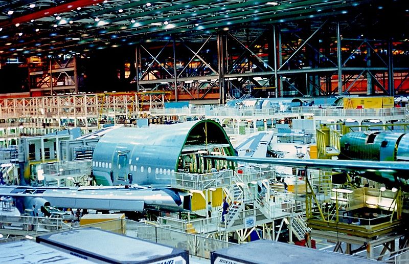 Компания Boeing экстренно сокращает расходы из-за забастовки