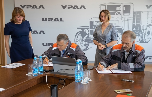 На автомобильном заводе "УРАЛ" заключили новый коллективный договор
