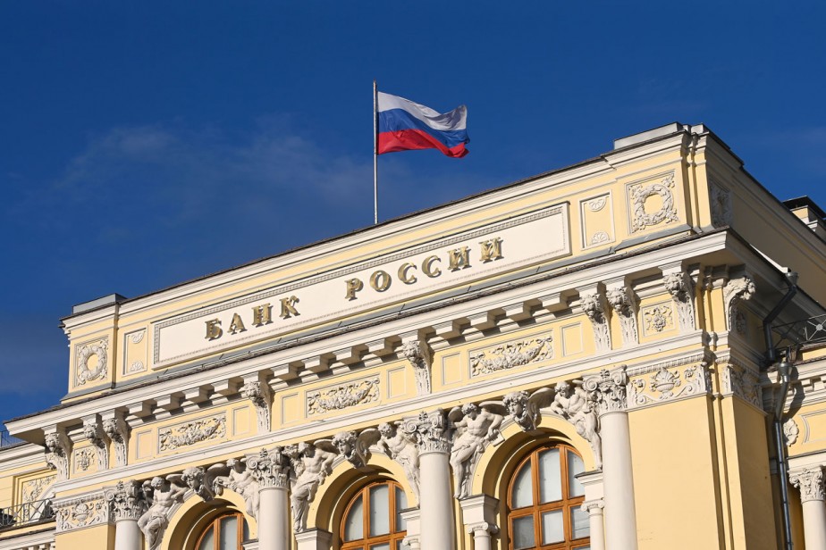 Надо менять отношение к труду