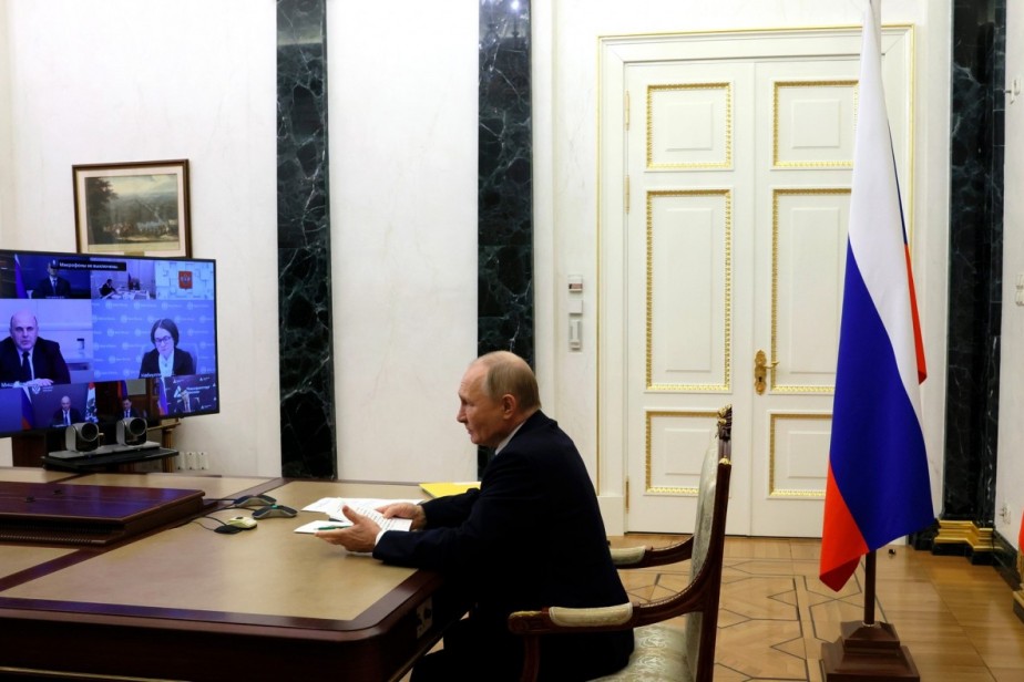 Путин: в экономике сохраняются сложности и дисбалансы Путин: в экономике сохраняются сложности и дисбалансы