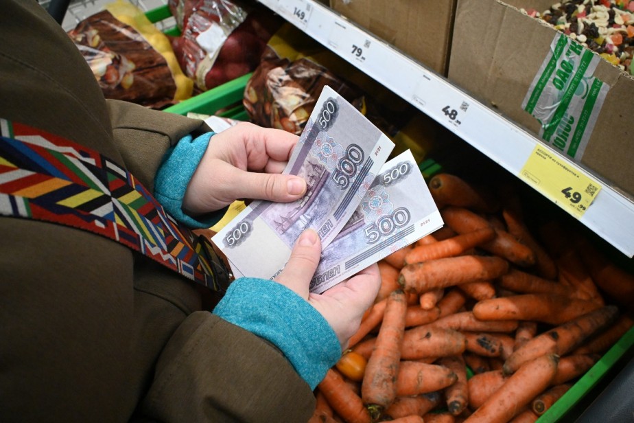 Мишустин призвал чиновников обратить внимание на цены