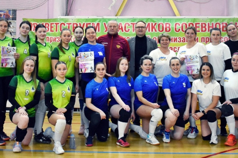 Волейбольное первенство лесного профсоюза прошло в Коми