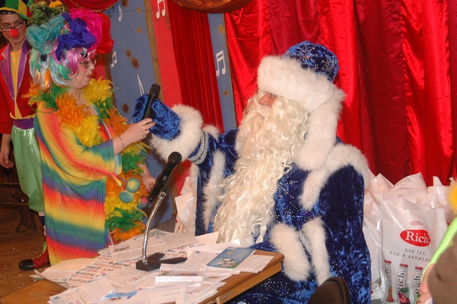 Почти 40% россиян в новогодние каникулы будут работать