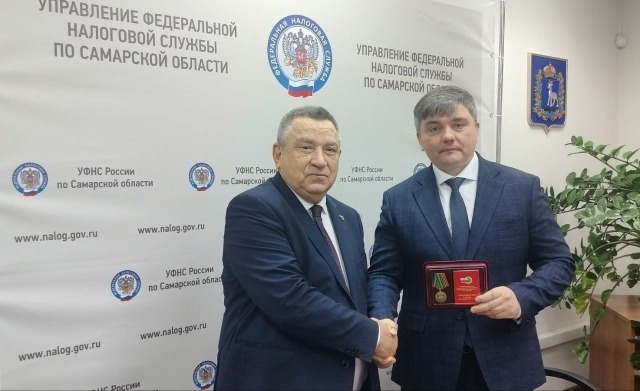 Профсоюз работников госучреждений Самарской области вручил медали «За содействие СВО»