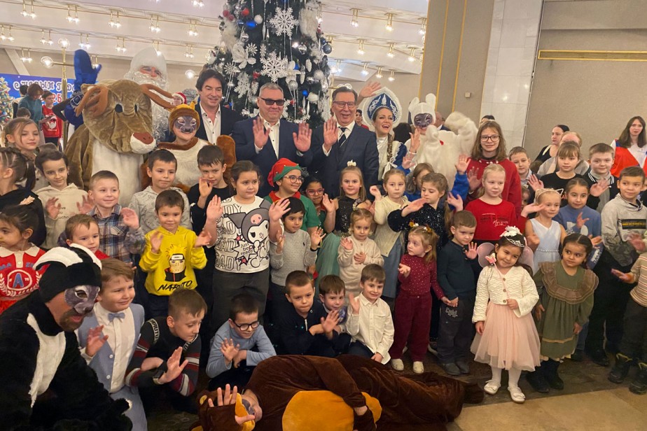 Елочка для медицинской семьи