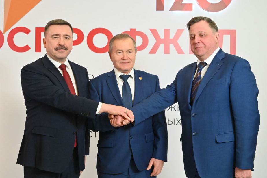 Смена лидера, но не курса