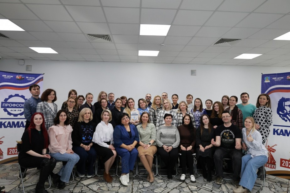 Профсоюзные активисты КАМАЗа прошли обучение по работе с нейросетями