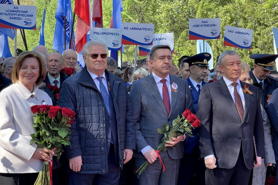 Сергей Черногаев принял участие в церемонии возложения цветов на аллее Трудовой славы в Самаре