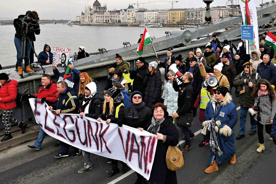 Венгрия. Профсоюзы цвета паприки