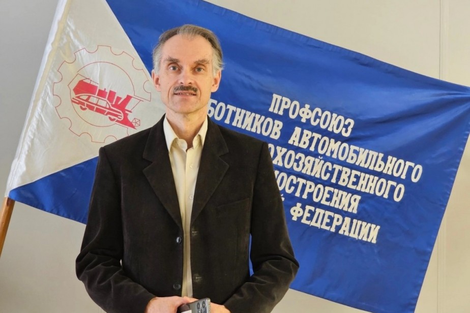 Президент России Владимир Путин объявил благодарность шести сотрудникам Автомобильного завода "УРАЛ"