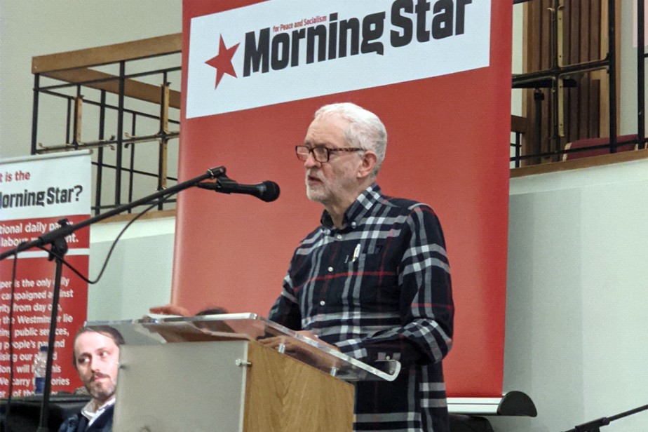 Корбин отрастил “левое крыло”