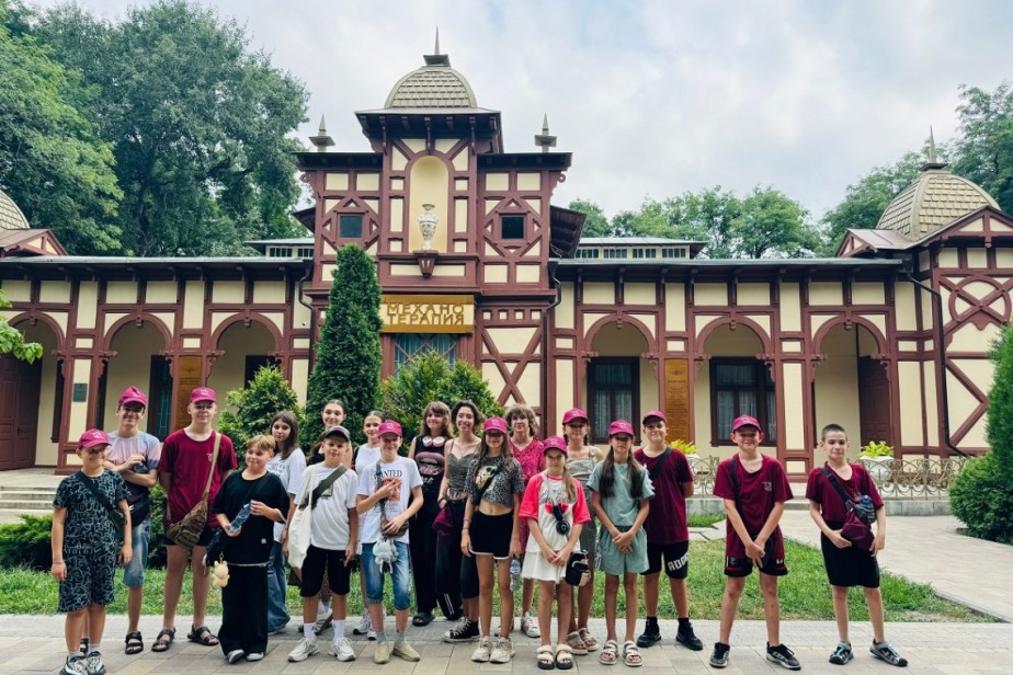 По приглашению профсоюзов школьники Донбасса отдохнули в КавМинводах