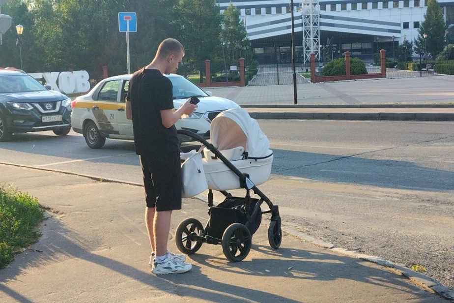 В Госдуме предложили сделать четверг сокращенным рабочим днем для отцов детей до трех лет