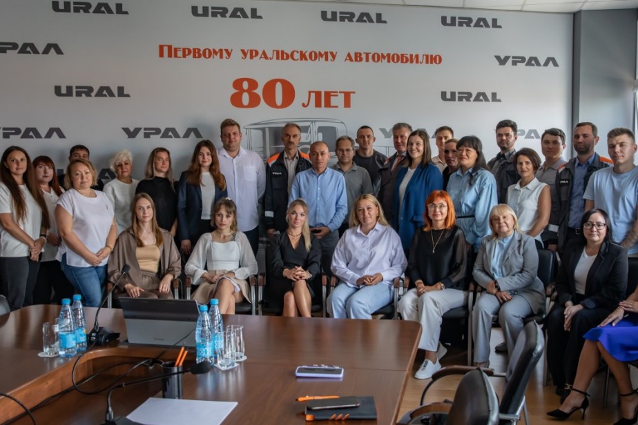 Диалог на равных: на «УРАЛе» обсудили ключевые вопросы работы завода