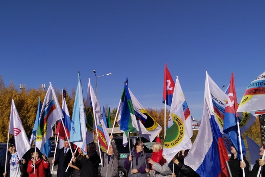 Профсоюзный автопробег по улицам Сыктывкара