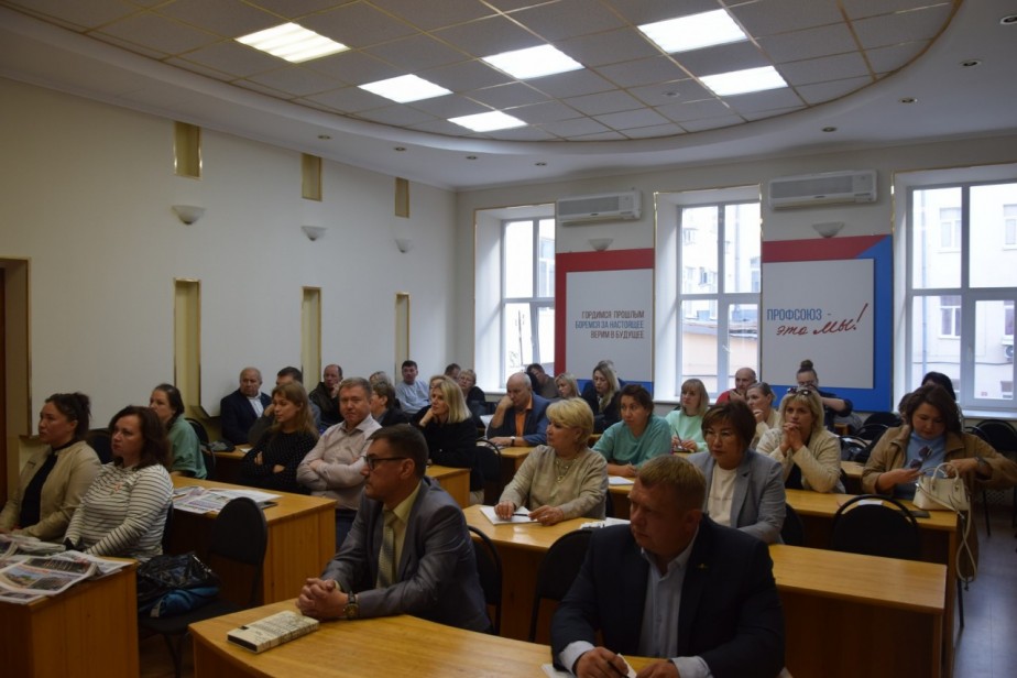 Свердловские строители обсудили изменения в трудовом законодательстве