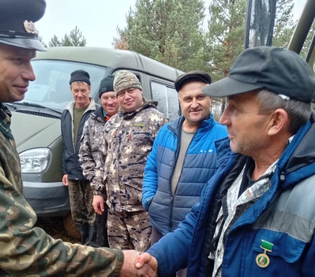 Ветеран лесопожарной службы Нижегородской области получил профсоюзную награду на передовой лесовосстановления