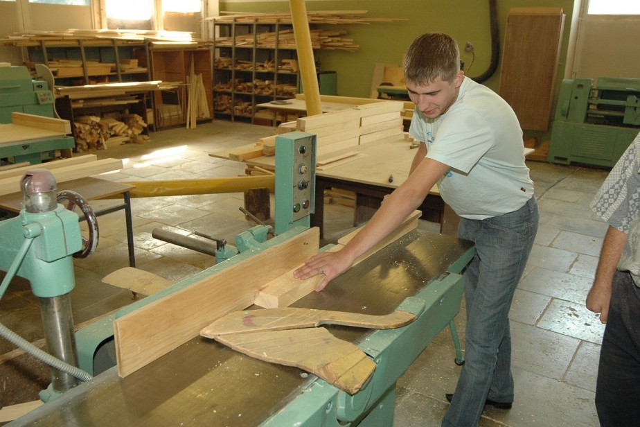 Минтруд обновит список запрещенных работ для несовершеннолетних