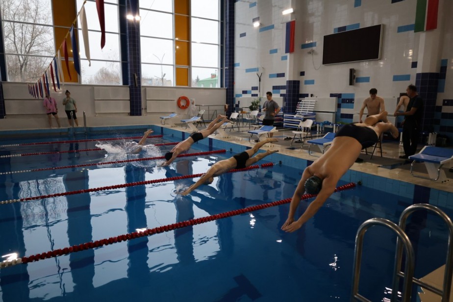 На КАМАЗе прошло лично-командное первенство по плаванию