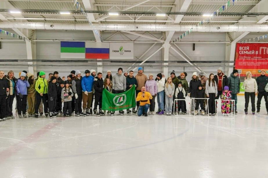 Профактивисты лесных отраслей Коми встретились на массовом катании «Профсоюзный лёд»
