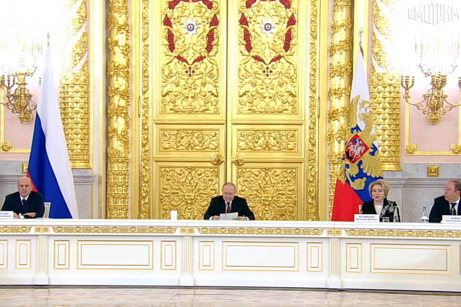 Президент Путин призвал обеспечить повышение благополучия семей и рост доходов граждан