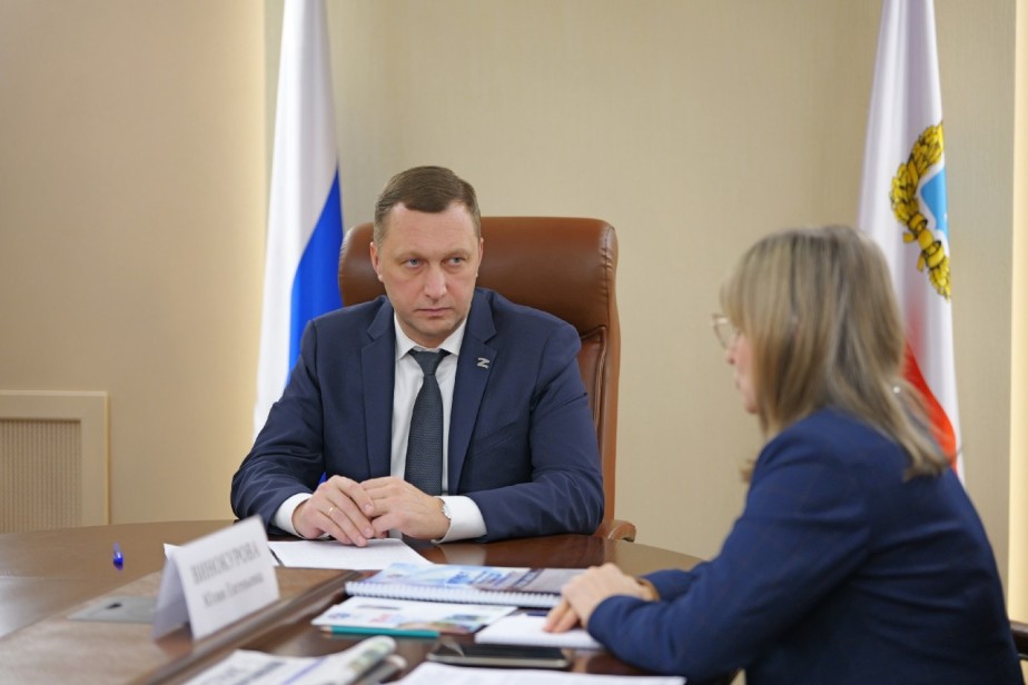 Профлидер Саратовской области на встрече с губернатором подняла темы защиты трудовых прав работников