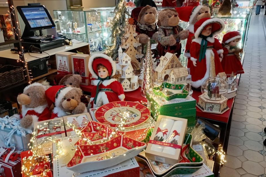 Подарки учителям на Новый год: установлен лимит в 3000 рублей