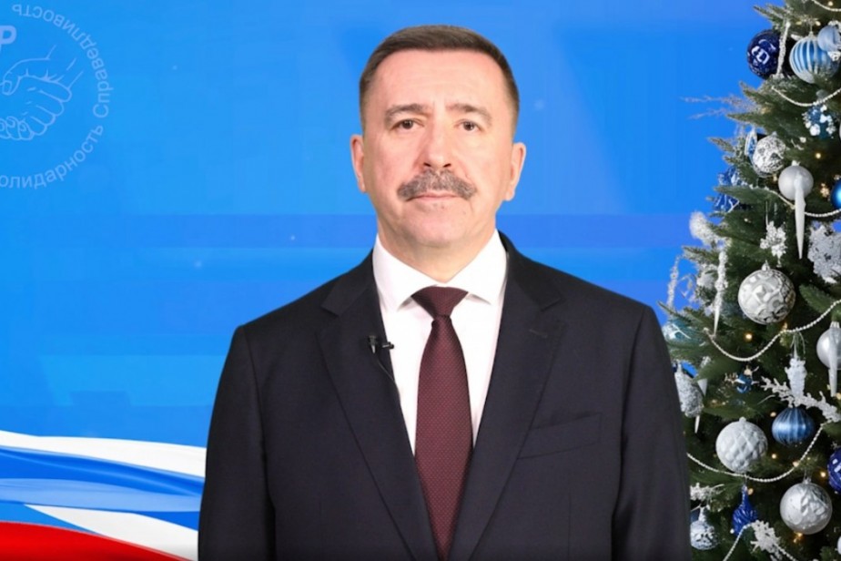 Председатель ФНПР Сергей Черногаев поздравил россиян с наступающим Новым годом