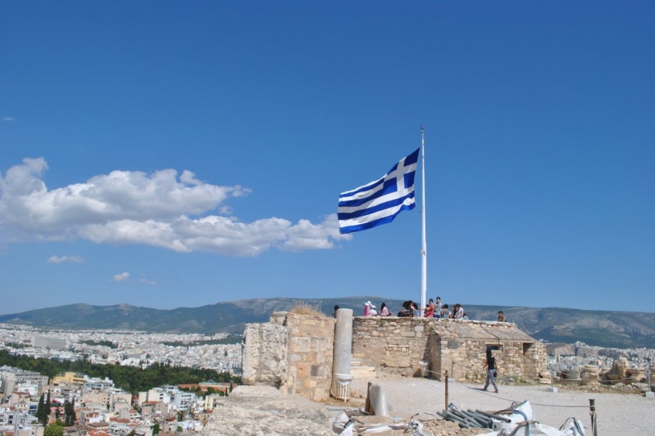 Греческие фермеры заблокировали дороги на несколько суток