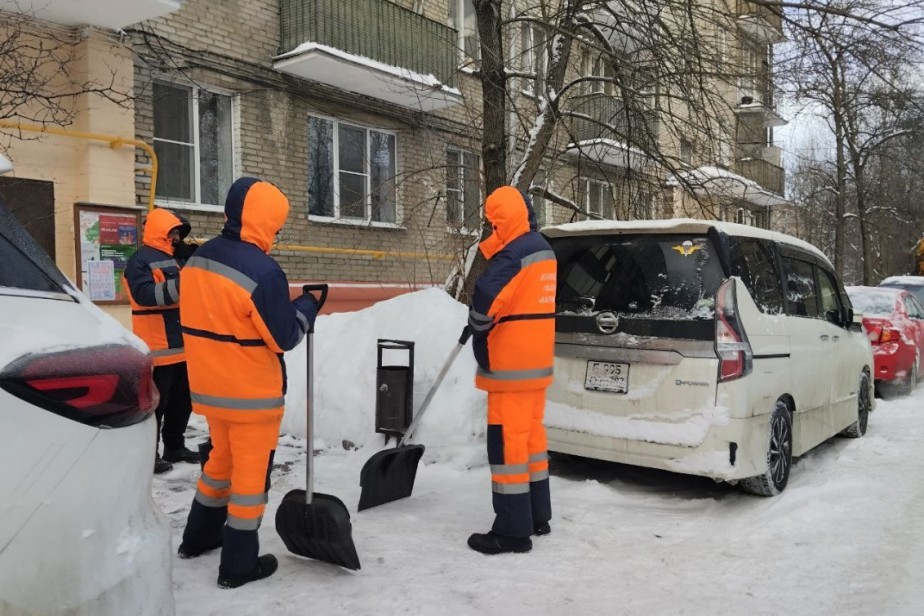 Средняя зарплата дворников приблизилась к 94 тысячам рублей