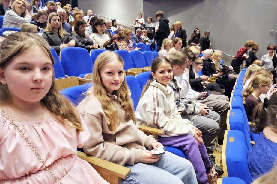 Работники Краснодарского филиала ФГУП «УВО Минтранса России» вместе с детьми посетили новогодние представления