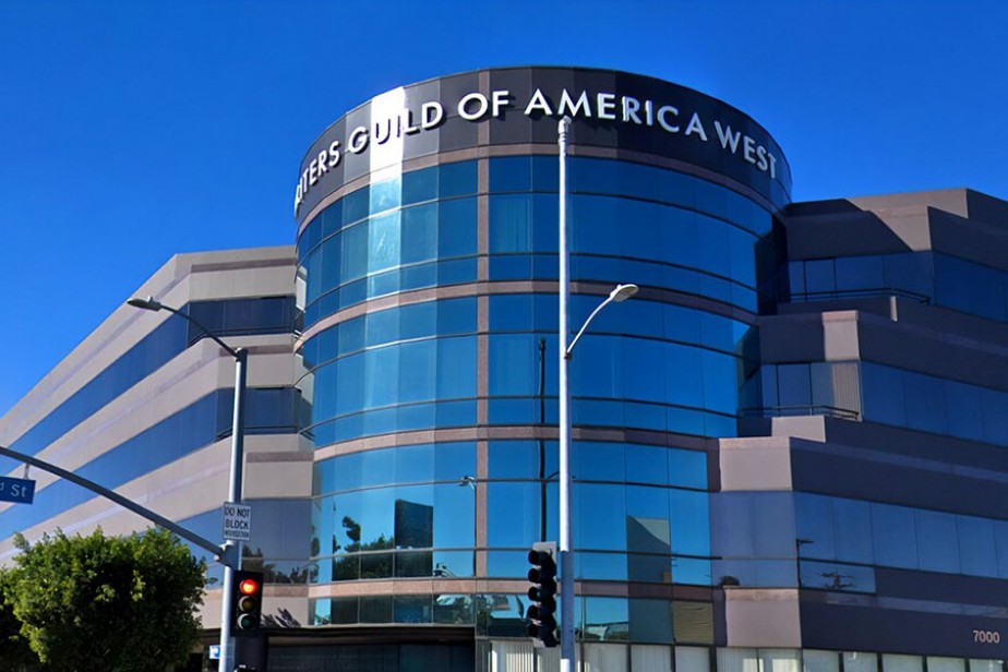 Сотрудники Гильдии сценаристов США бастуют против руководства профсоюза