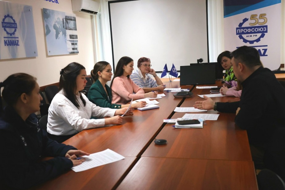 На заседании комиссии по информационной работе ОППО ПАО «КАМАЗ» обсудили подготовку к первомайским акциям и Дню Победы
