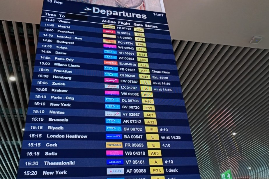 В Германии отменены авиарейсы из-за забастовки бортпроводников Lufthansa