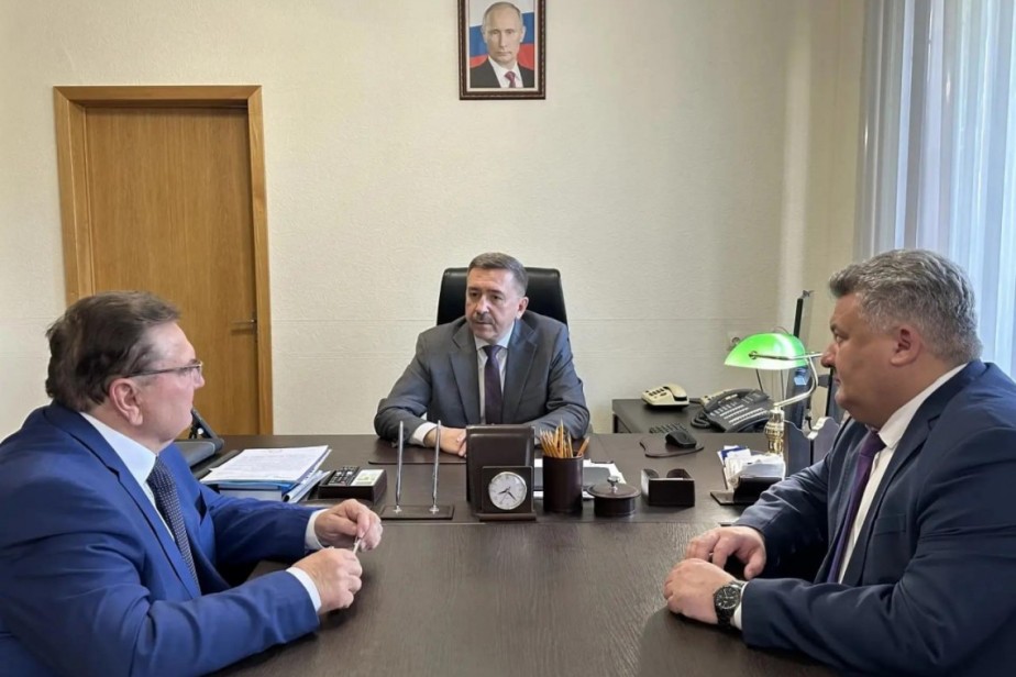 Председатель ФНПР обсудил защиту трудовых прав работников нефтегазового комплекса с лидерами отраслевого профсоюза