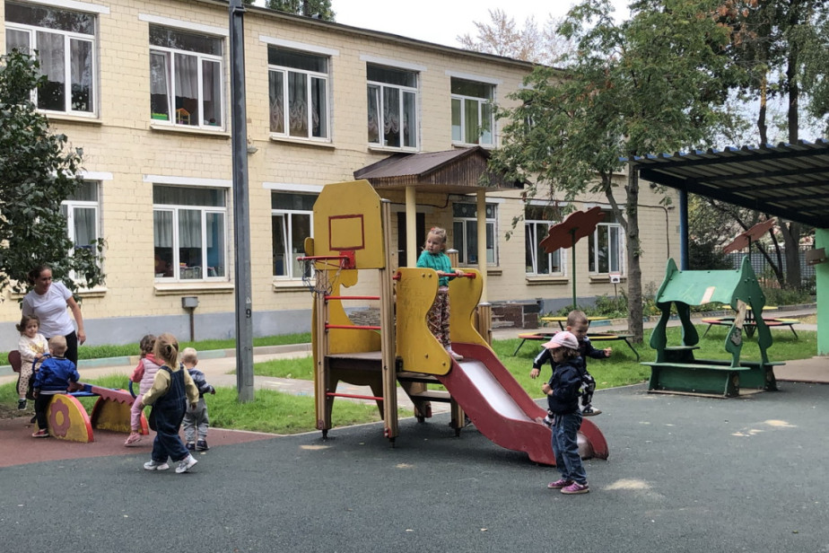 Депутат предложил продлить работу детских садов