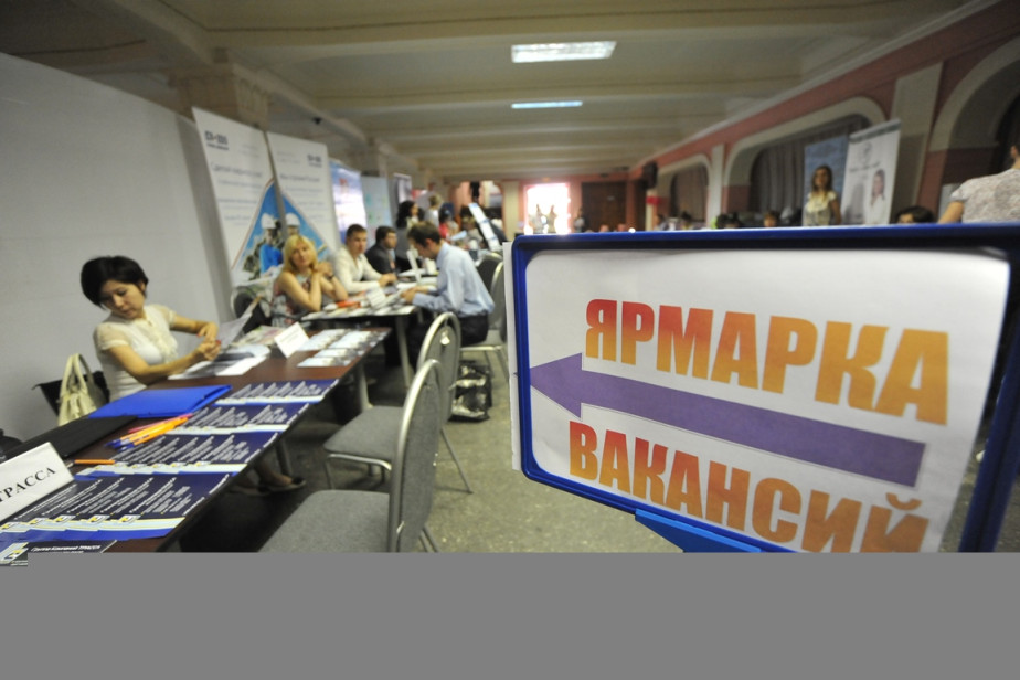 Доля россиян, ищущих работу дольше года, выросла до 13,3%