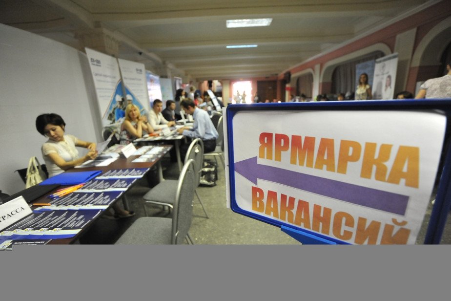 Доля россиян, ищущих работу дольше года, выросла до 13,3%
