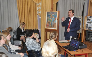 Профурок для юных художников