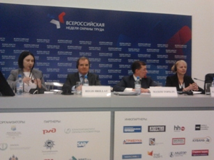 Минтруд не видит оснований отдавать налоговикам социальные взносы