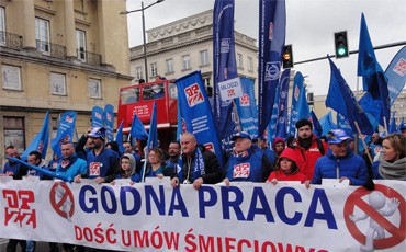 В Варшаве проходит многотысячная профсоюзная манифестация