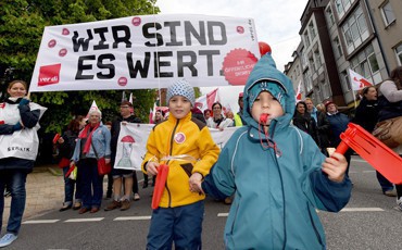 Усатый нянь, да задешево