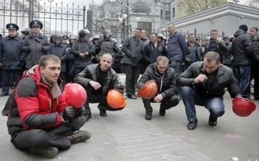 Работы, а не войны!