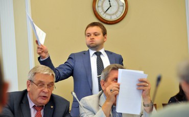 Пожилые. Мобильные. Разные