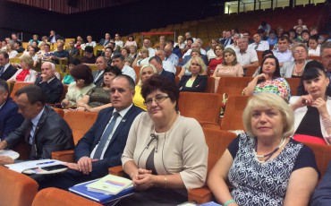 Падение зарплат и лишение статуса: госслужащие рассказали о проблемах