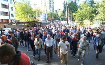 Московским строителям начали выплачивать долги по зарплате