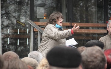 Автокрановцы просят Путина принять их в "родную гавань"