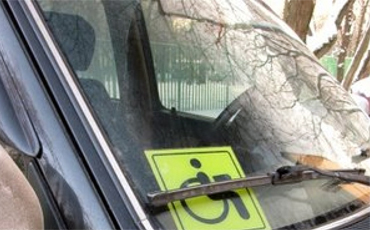 Знак “Инвалид” отвяжут от автомобиля